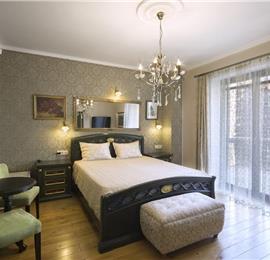 5 bedroom bayside villa with pool near Kotor, sleeps 12